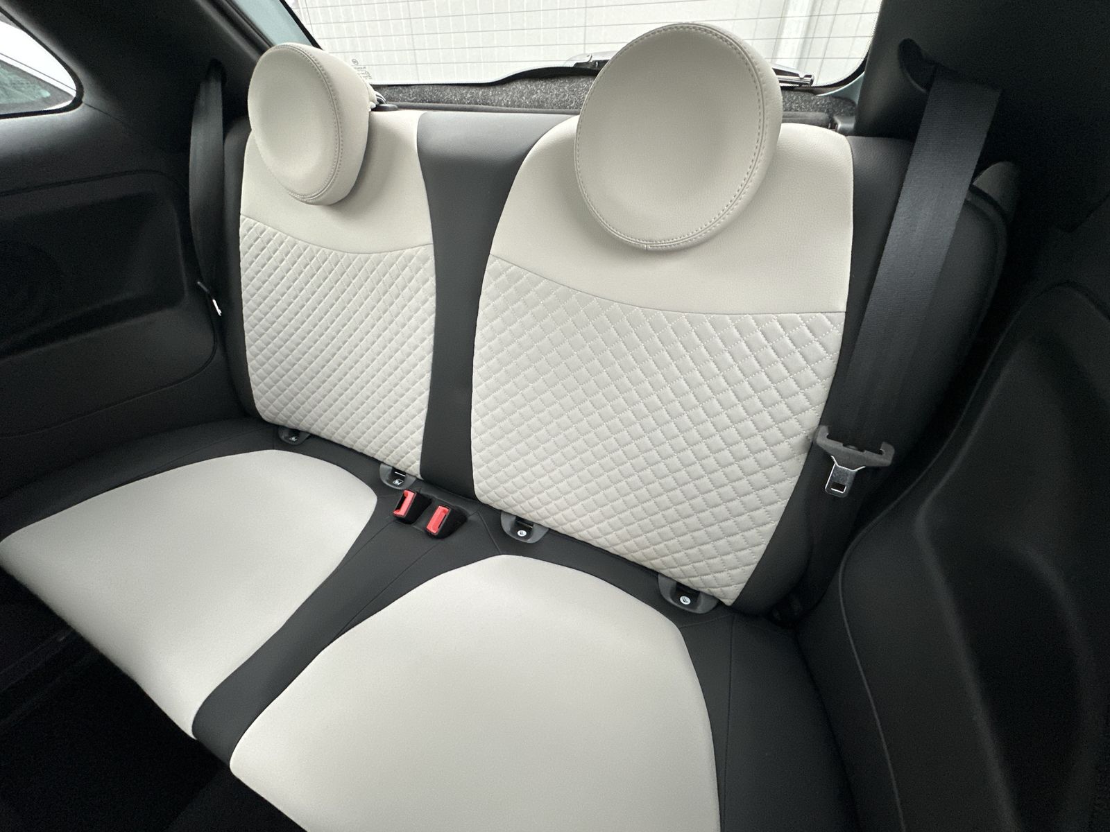 Fahrzeugabbildung Fiat 500 1.0 GSE Dolcevita PANORAMA+KOMFORT-PAKET+PP