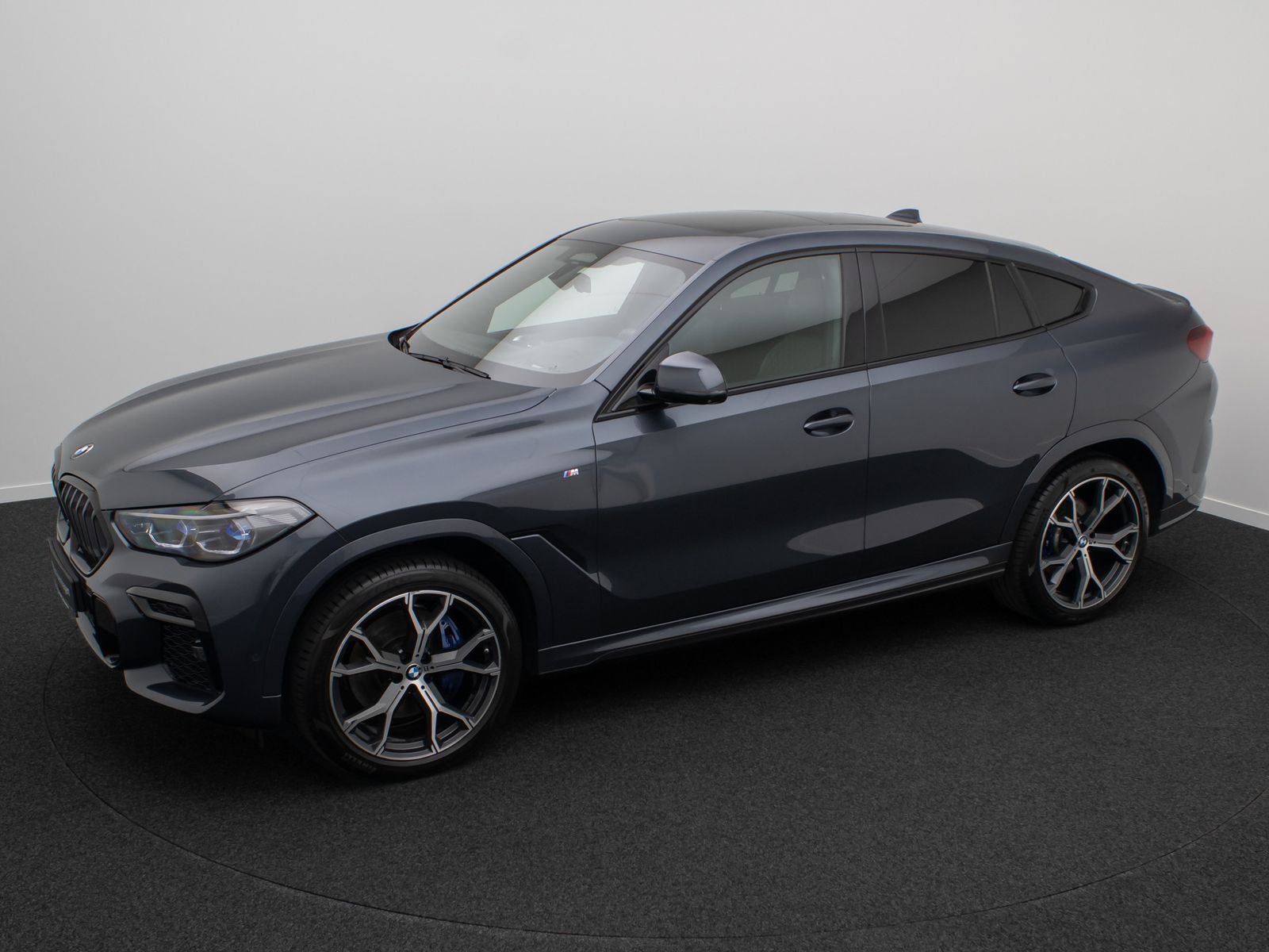Fahrzeugabbildung BMW X6 xD30d M Sport 360&deg; HUD DAB SkyLounge H/K 21"