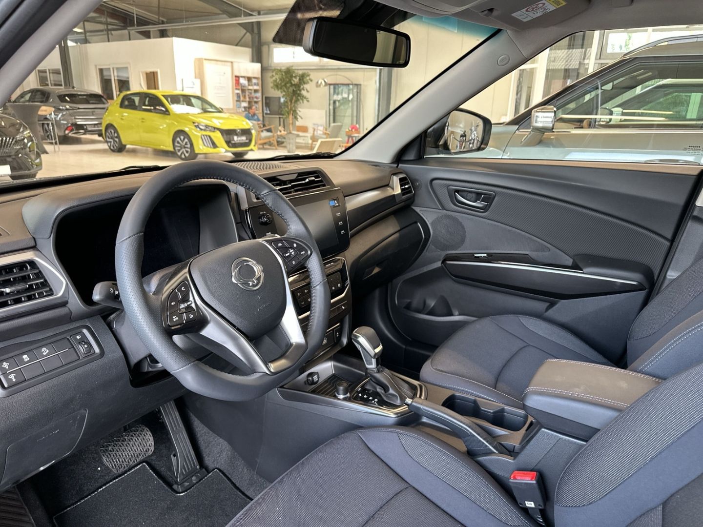 Fahrzeugabbildung Ssangyong Tivoli Nomad AT Navi LED CarPlay  SHZ.