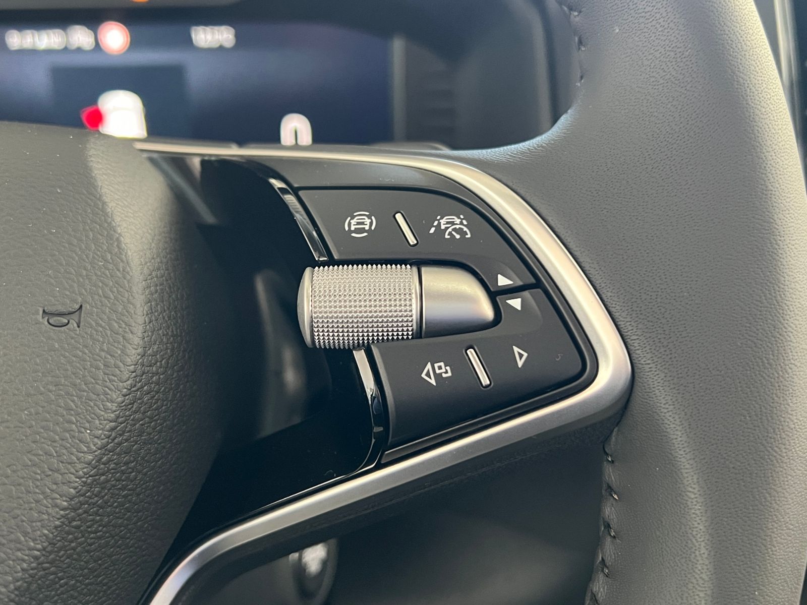Fahrzeugabbildung SKODA Karoq DRIVE 1.5 TSI DSG *AHK, ACC, LED, Virtual