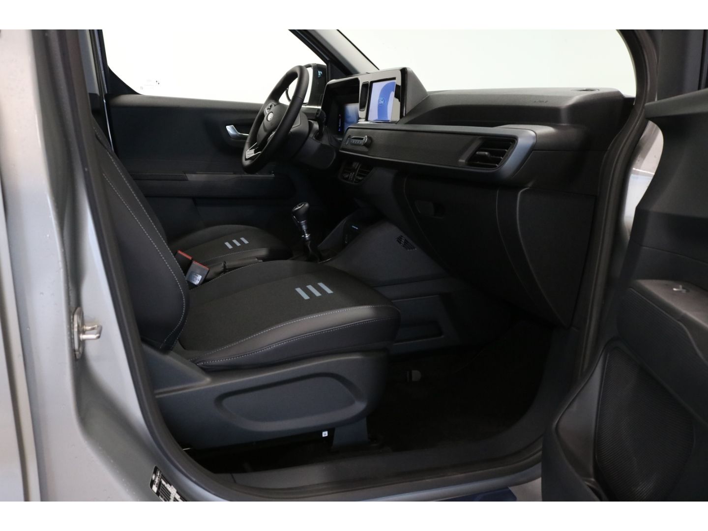 Fahrzeugabbildung Ford Tourneo Courier Active Navi ACC DAB SHZ LenkradH