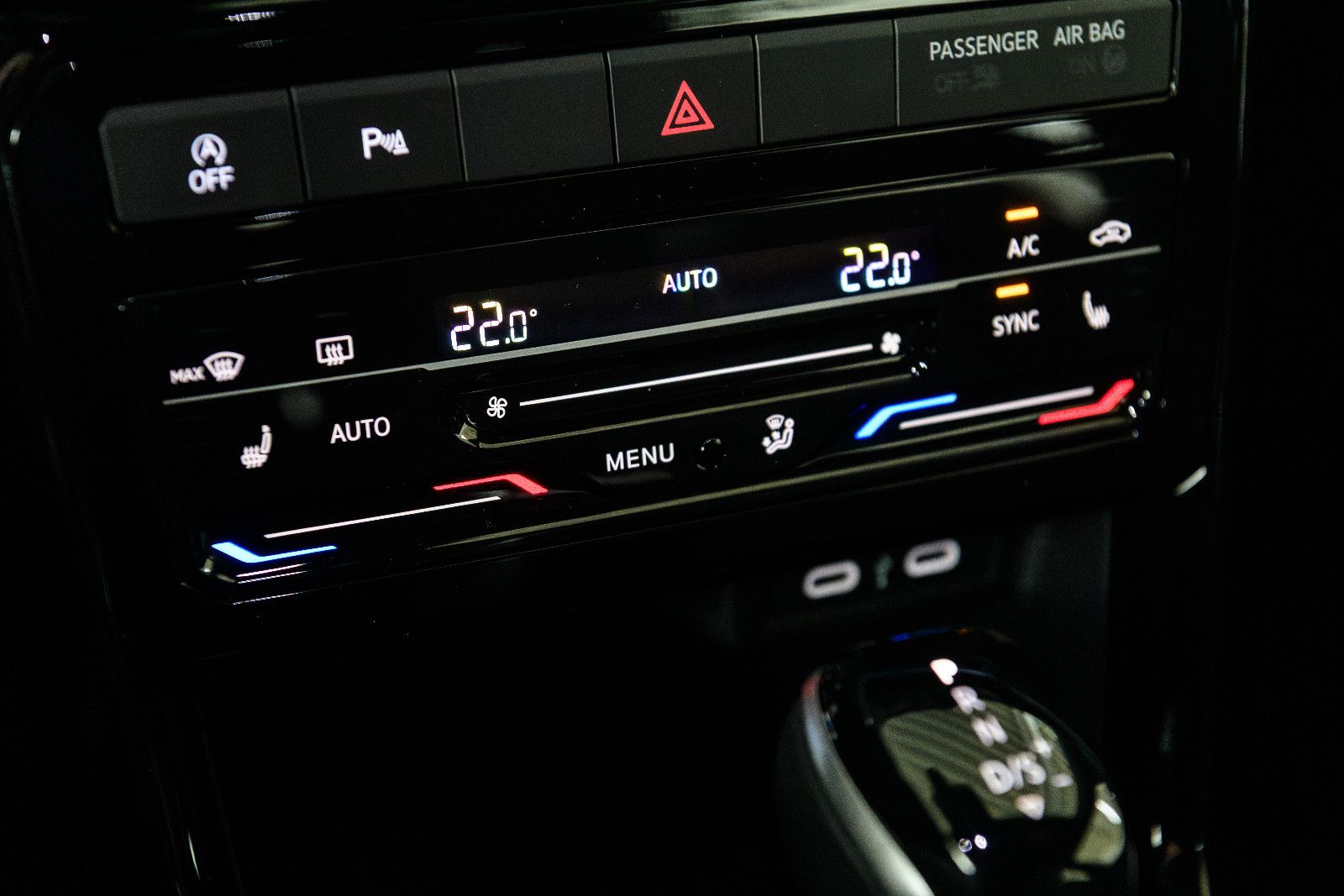 Fahrzeugabbildung Volkswagen T-Cross 1.0 TSI R-Line+DSG+Kamera+AHK+GJ-Reifen