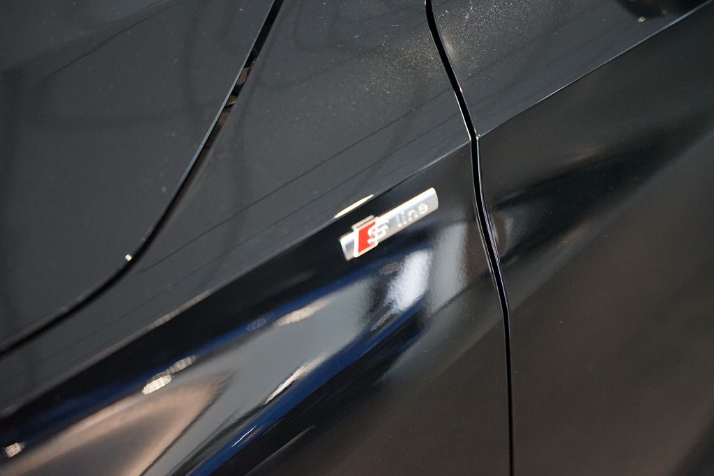 AUDI A3 Sportback 35 TFSI | 2x S line | Pano | Carbon AUDI A3 Sportback 35 TFSI | 2x S line | Pano | Carbon