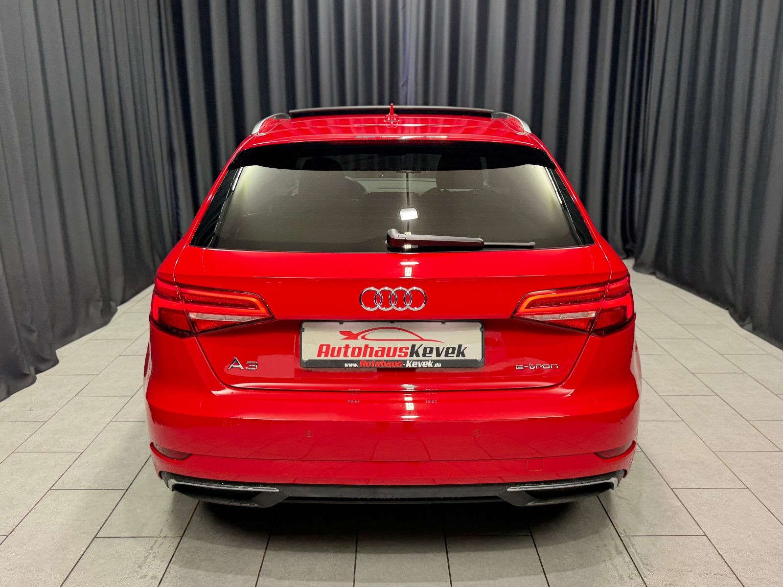 Fahrzeugabbildung Audi A3 Sportback e-tron s-line |AHK|PANO|NAVI