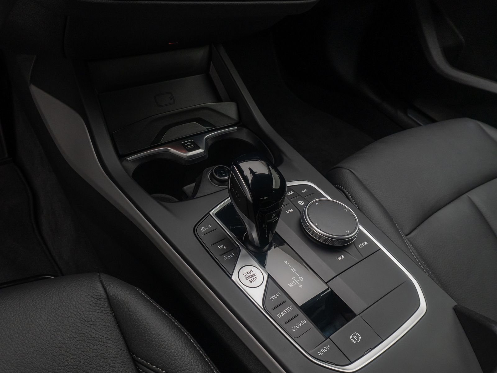 Fahrzeugabbildung BMW 220 Gran Coup&eacute; HUD DAB Sport AdaptLED PDC Leder