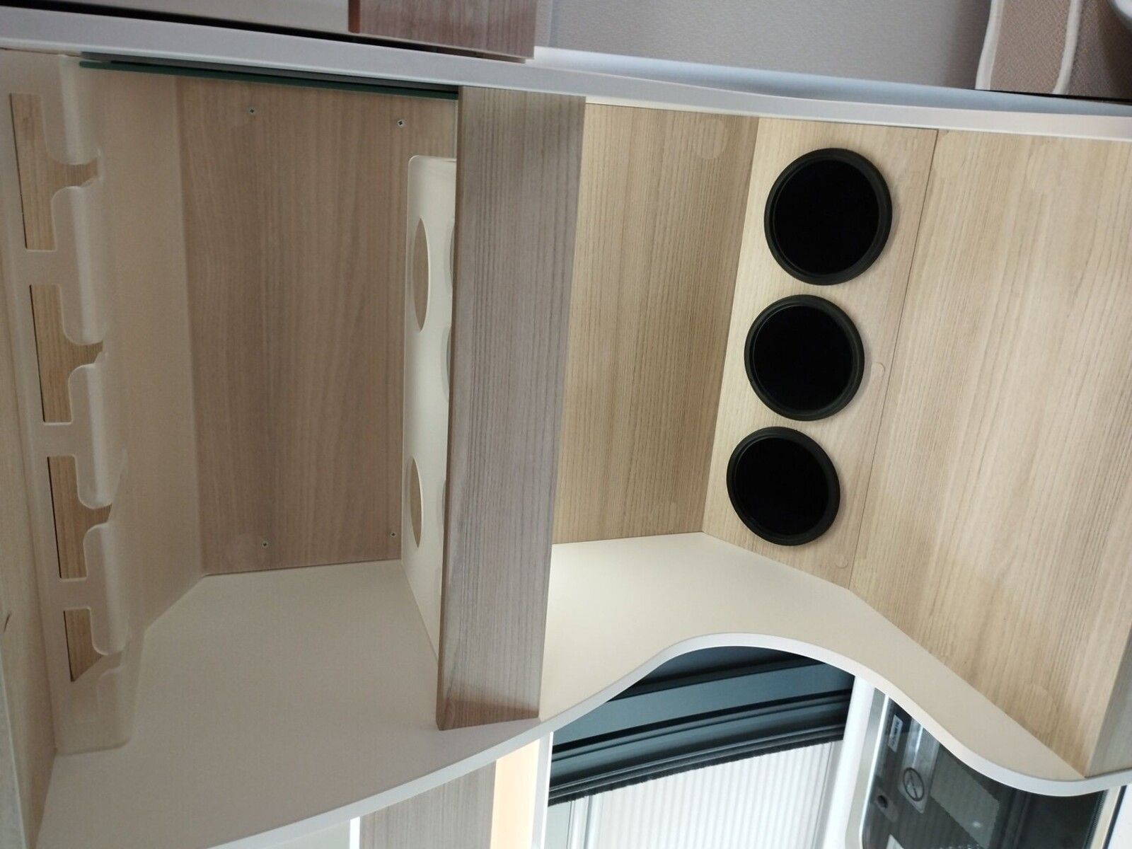 Fahrzeugabbildung Eura Mobil Van V 635 HB RFK, Captain-Chair-Sitze, Skyroof