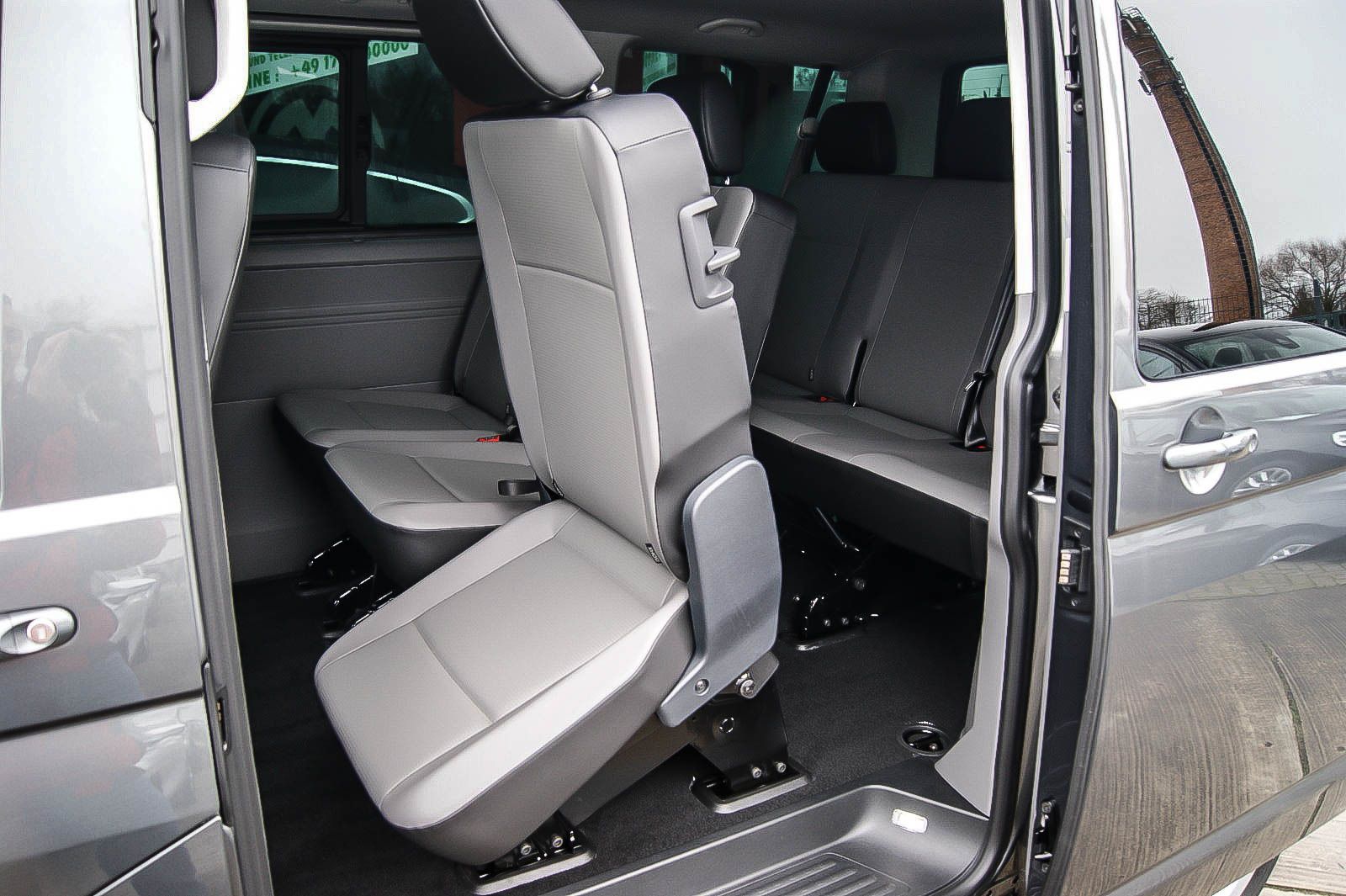 Fahrzeugabbildung Volkswagen T6.1 Caravelle 20TDI NEUWERTIG GARANTIE bis 2028
