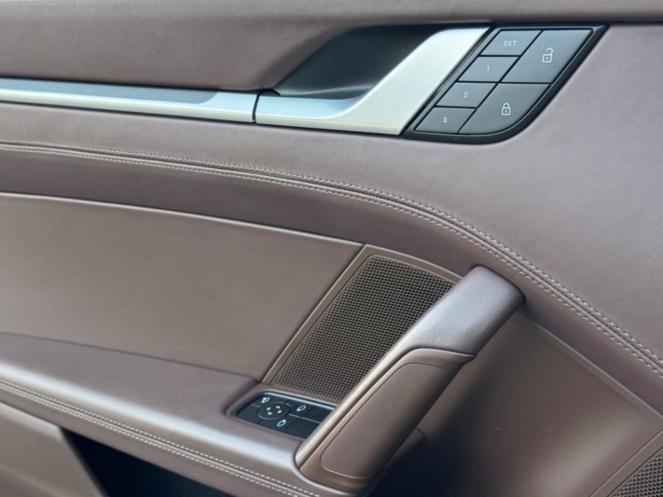 Fahrzeugabbildung Porsche 992 911 Carrera 4 S erste Hand uff approved