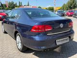 Volkswagen Passat Lim. Trendline BlueMotion - VW Passat Gebrauchtwagen in Düsseldorf