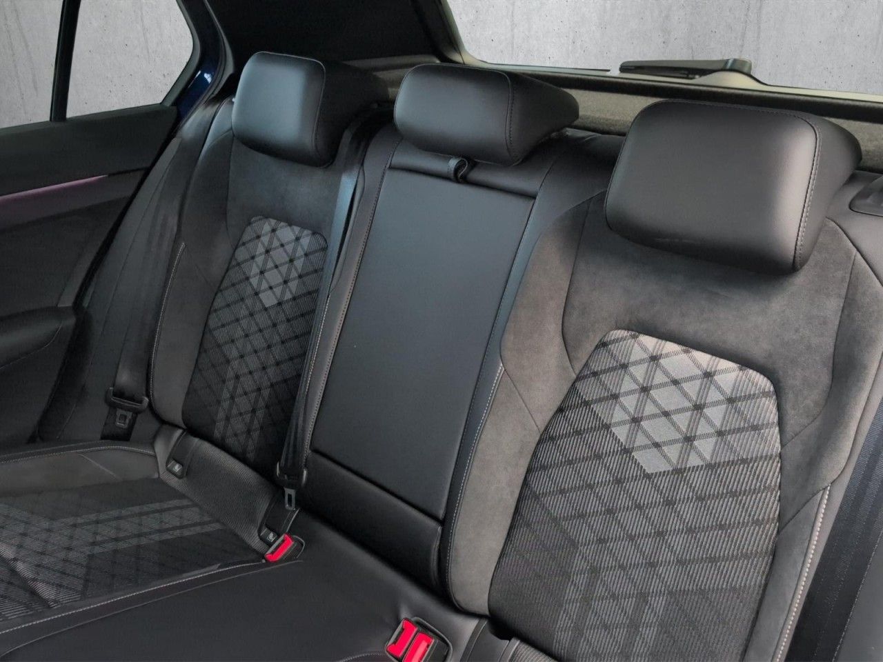 Golf R-Line Black Style 1.5 eTSI DSG Klima Navi