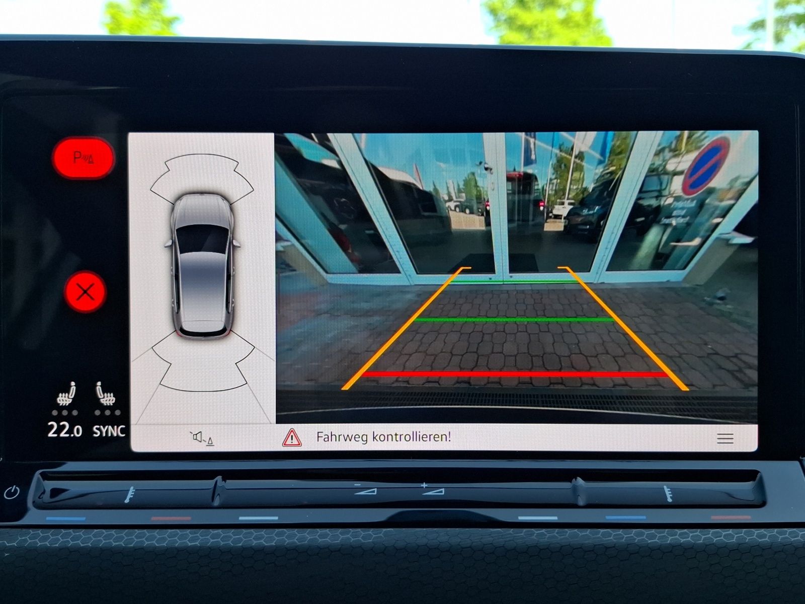 Fahrzeugabbildung Volkswagen Golf VIII GTI DSG Matrix AHK Navi Pano AID ACC R