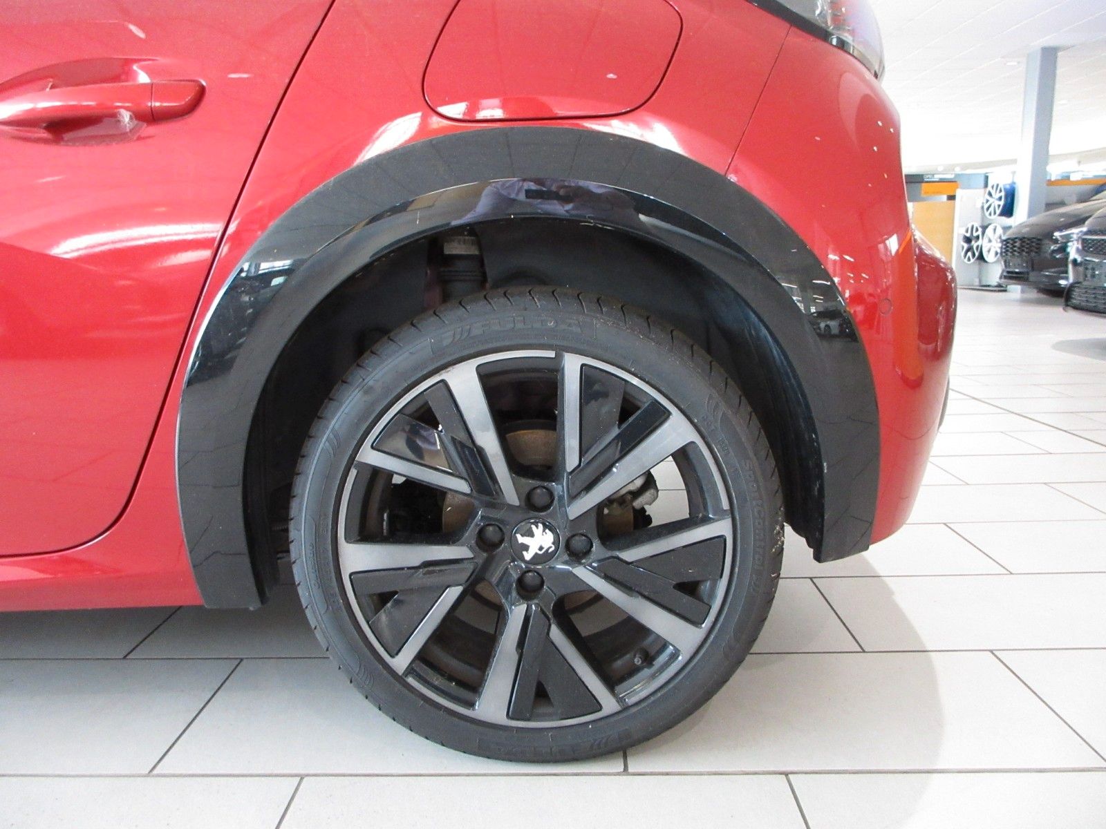 Fahrzeugabbildung Peugeot 208 GT Pack LED/NAVI/SHZ/PANO/HEADUP/PDC/17"