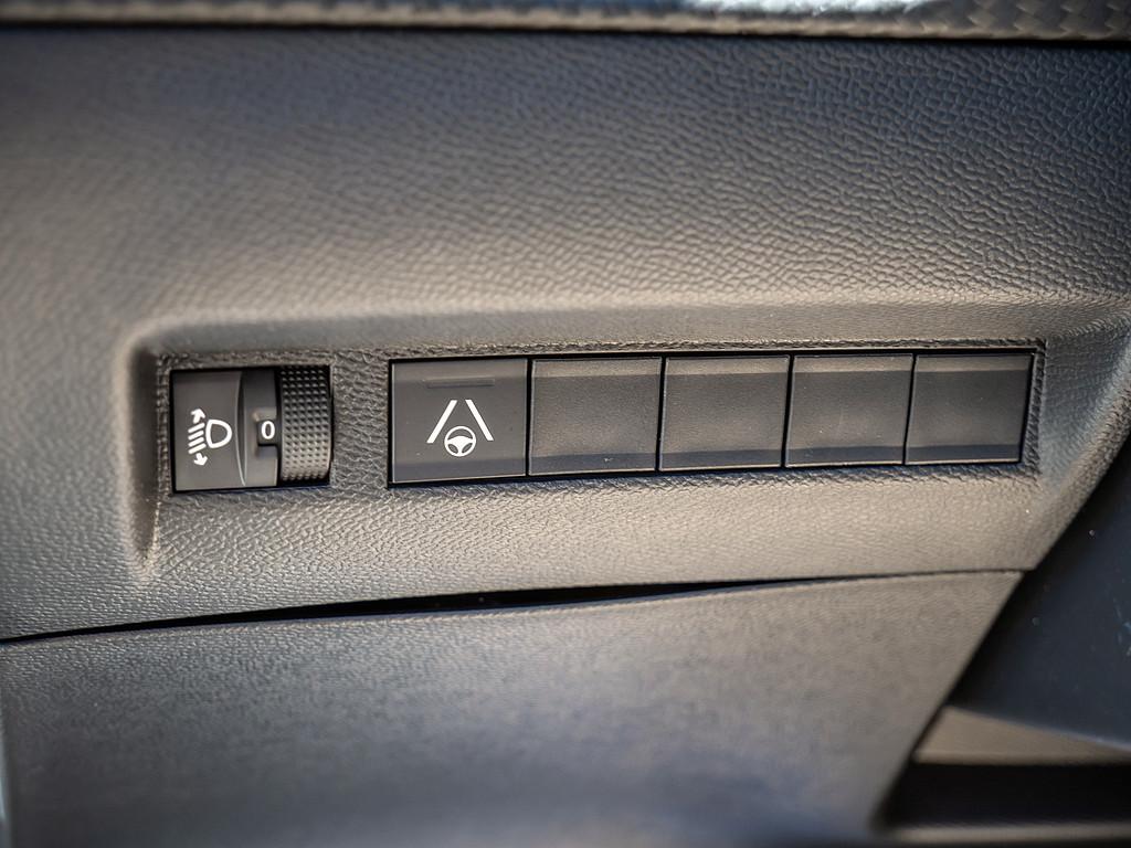 Peugeot 2008 1.2 Hybrid 110 Allure SHZ KAMERA ACC LED