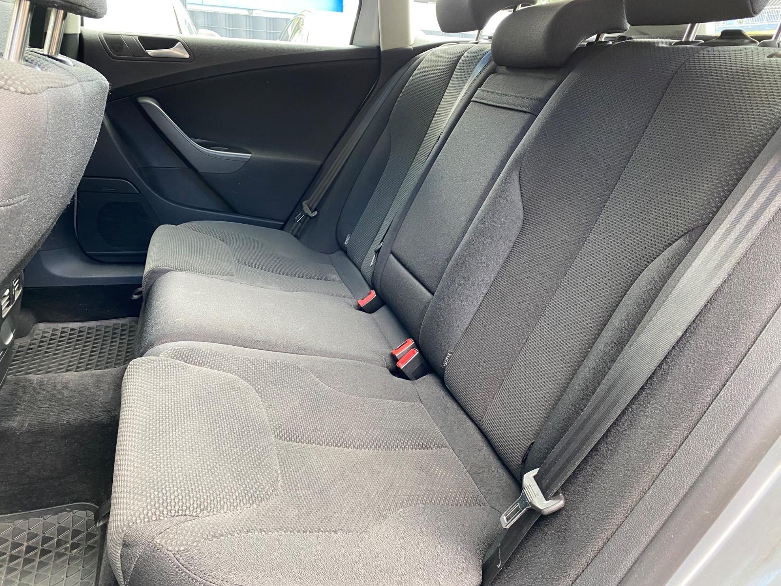 Volkswagen Passat 2010 — photo 12