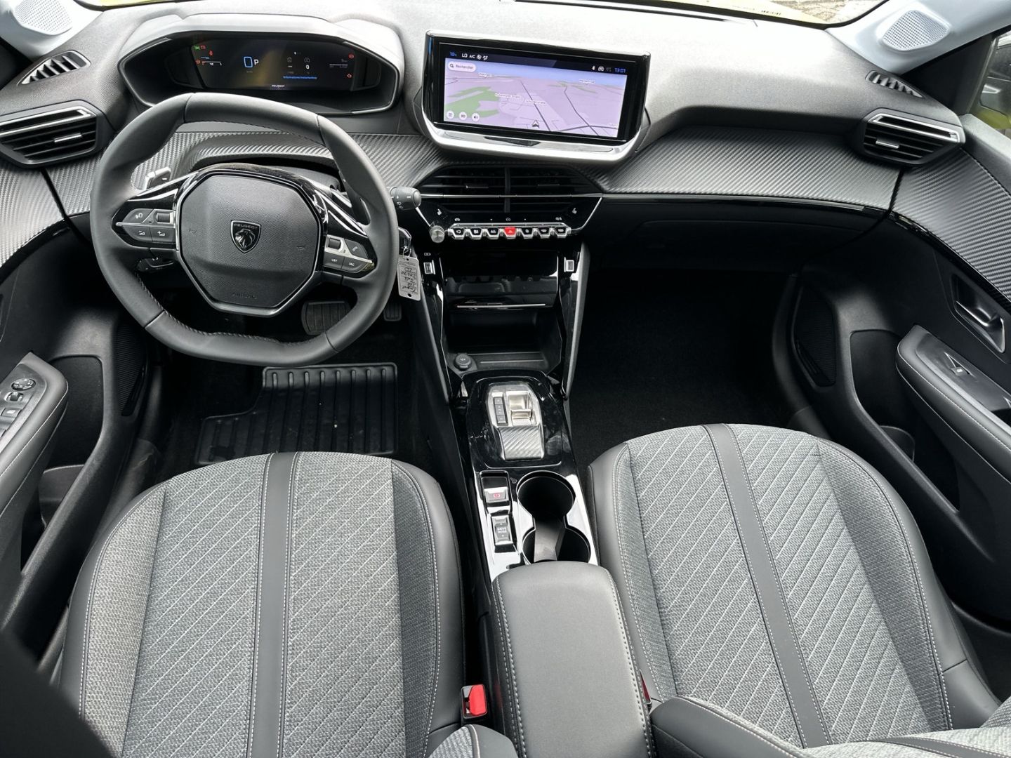 Fahrzeugabbildung Peugeot 208 Allure Hybrid 110 e-DSC6 Navi  ACC CarPlay