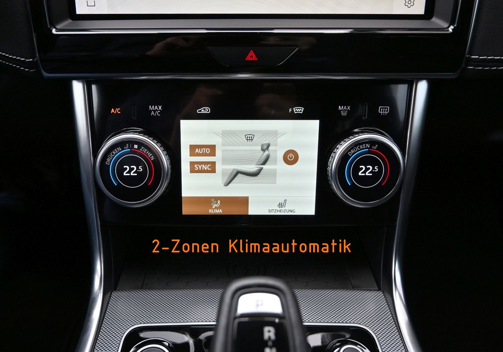 Fahrzeugabbildung Jaguar XE D200 R-DYNAMIC S AWD °HEAD-UP°KEYLESS°TECHNO°