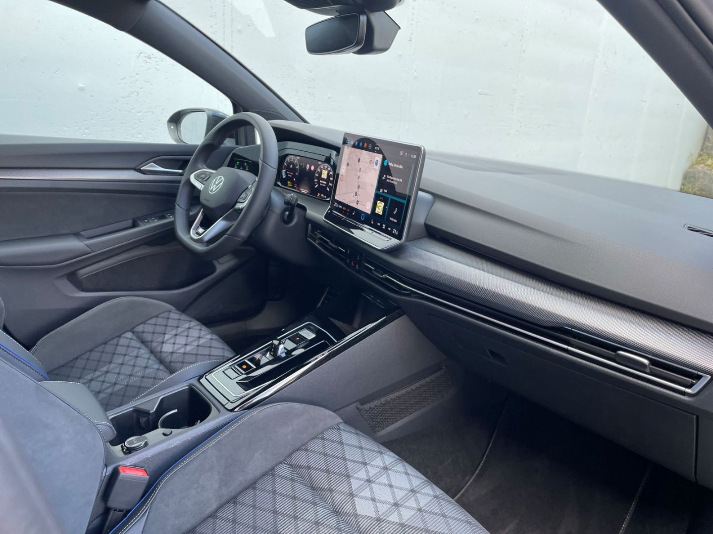 Golf VIII 1.5eTSI DSG R-Line AHK/Kamera/IQ.Light