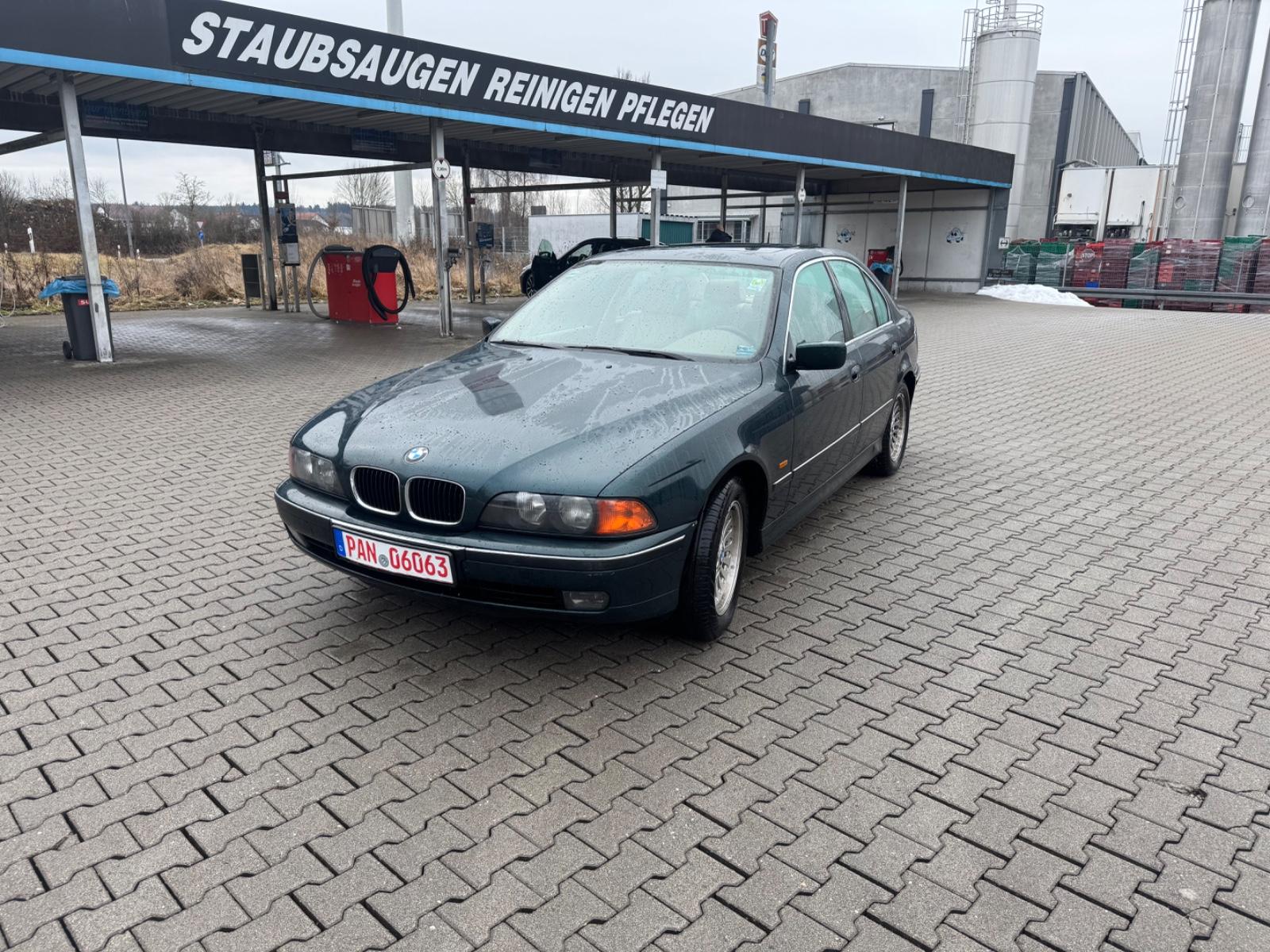 BMW 523i