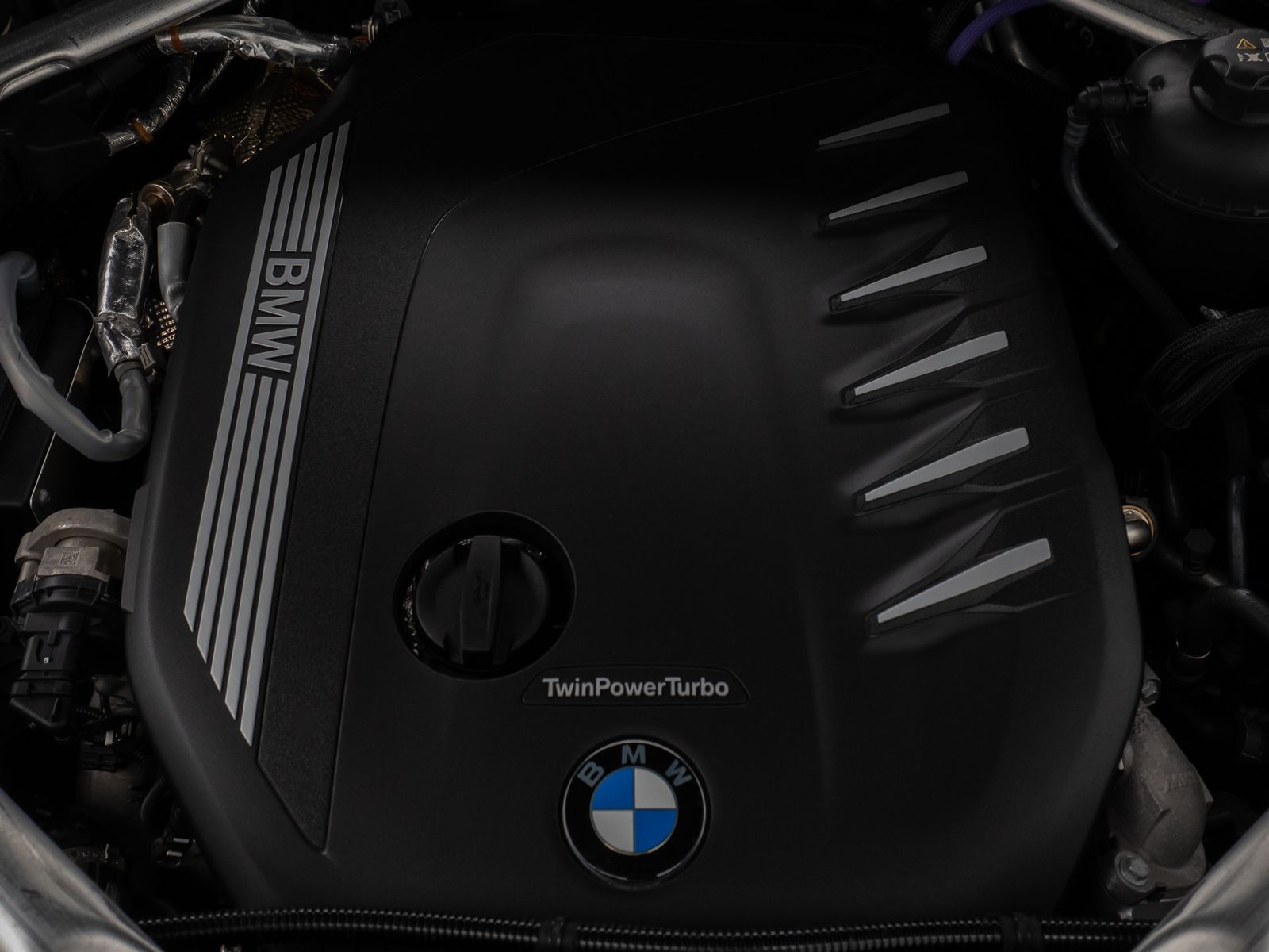 Fahrzeugabbildung BMW X6 xD40d M Sport Laser 360°HUD DAB H/K Komfort