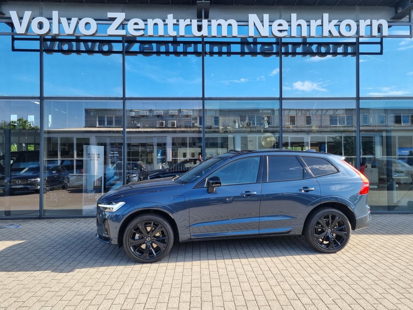 Fahrzeugabbildung Volvo XC60 T8 Ultra Black Ed. 'Massage, Luftfahrwerk'