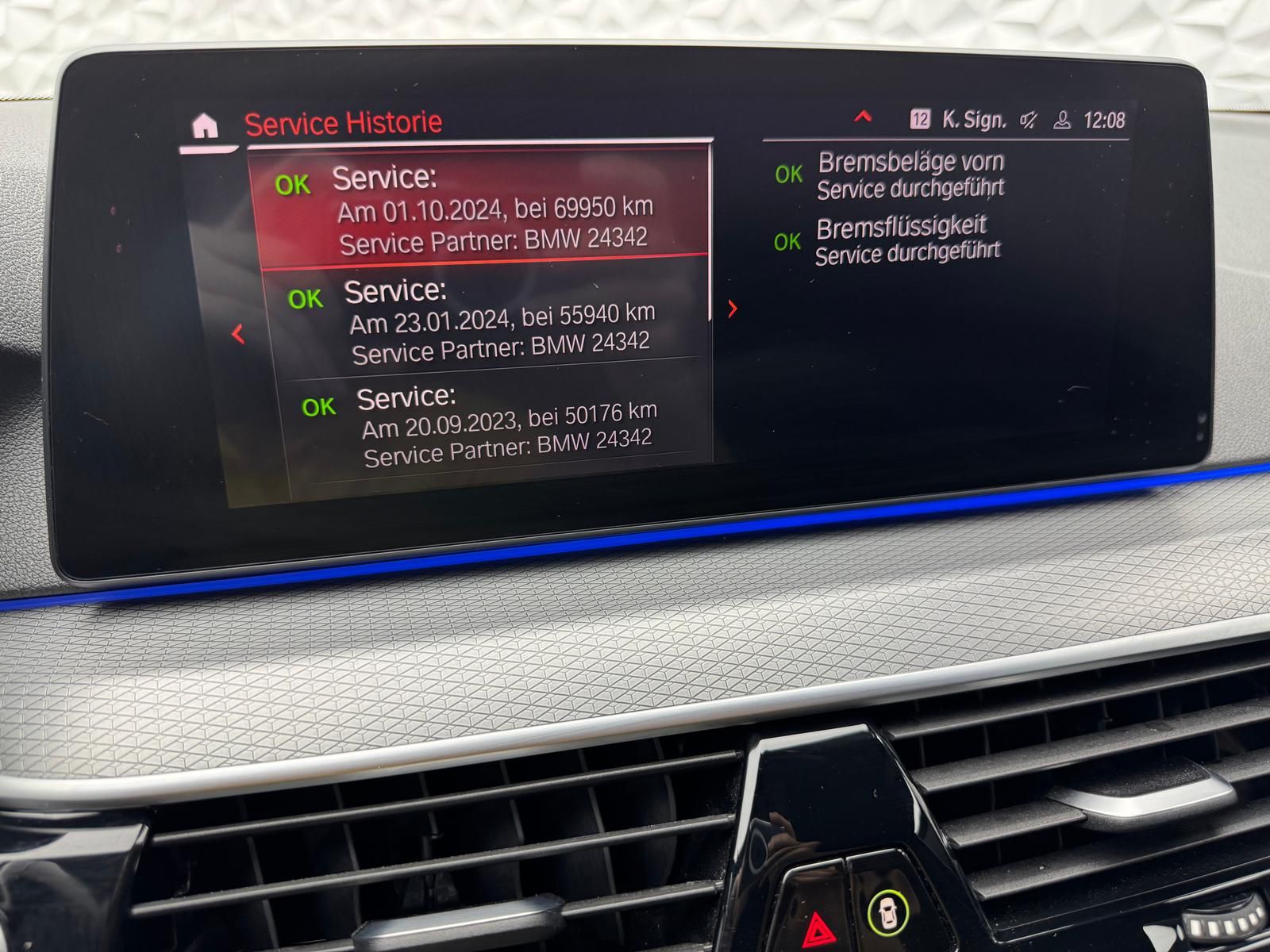 Fahrzeugabbildung BMW 520d M-PAKET/AKTIVLENK/ACC/PANO/AHK/KEYL/CAM/DAB