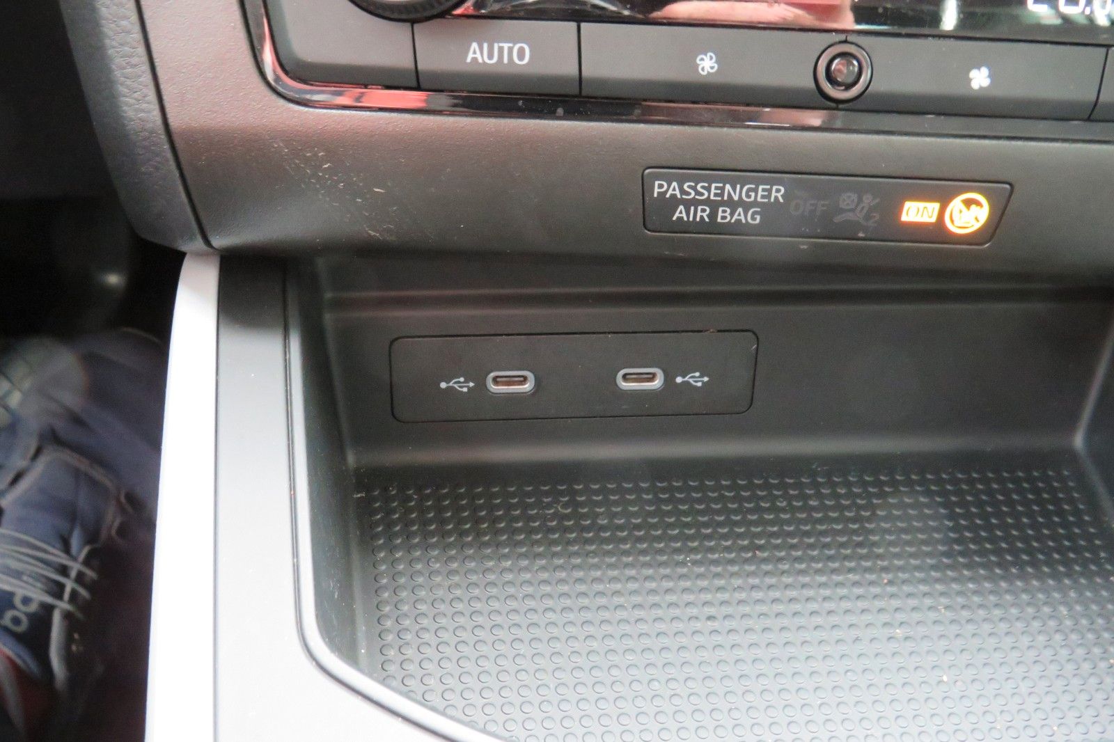 Fahrzeugabbildung SEAT Arona Style DSG LED NAVI DAB GRA PDC 1.HD