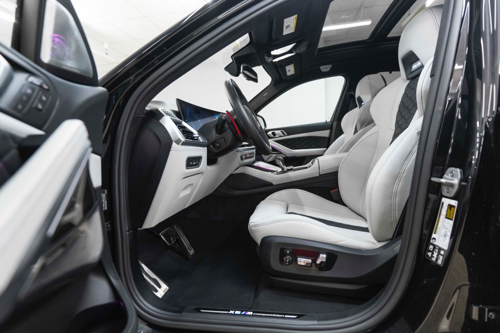 Fahrzeugabbildung BMW X6 M Competition B&W SKY LOUNGE 360° M+S