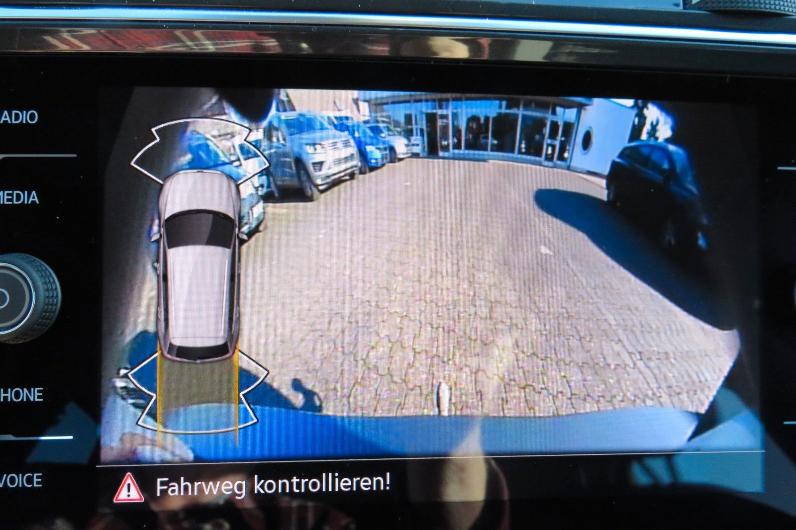 Fahrzeugabbildung Volkswagen Tiguan Life TDI DSG AHK NAVI KAMERA LED ACC GJ