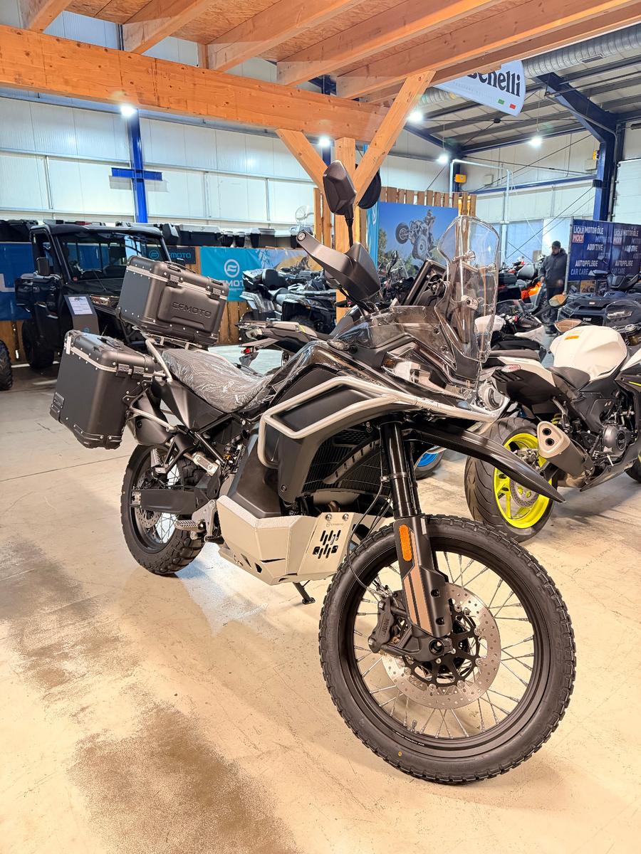 CFMOTO 800 MT X inkl. Koffersatz+Sturzbügel+Motorschutz