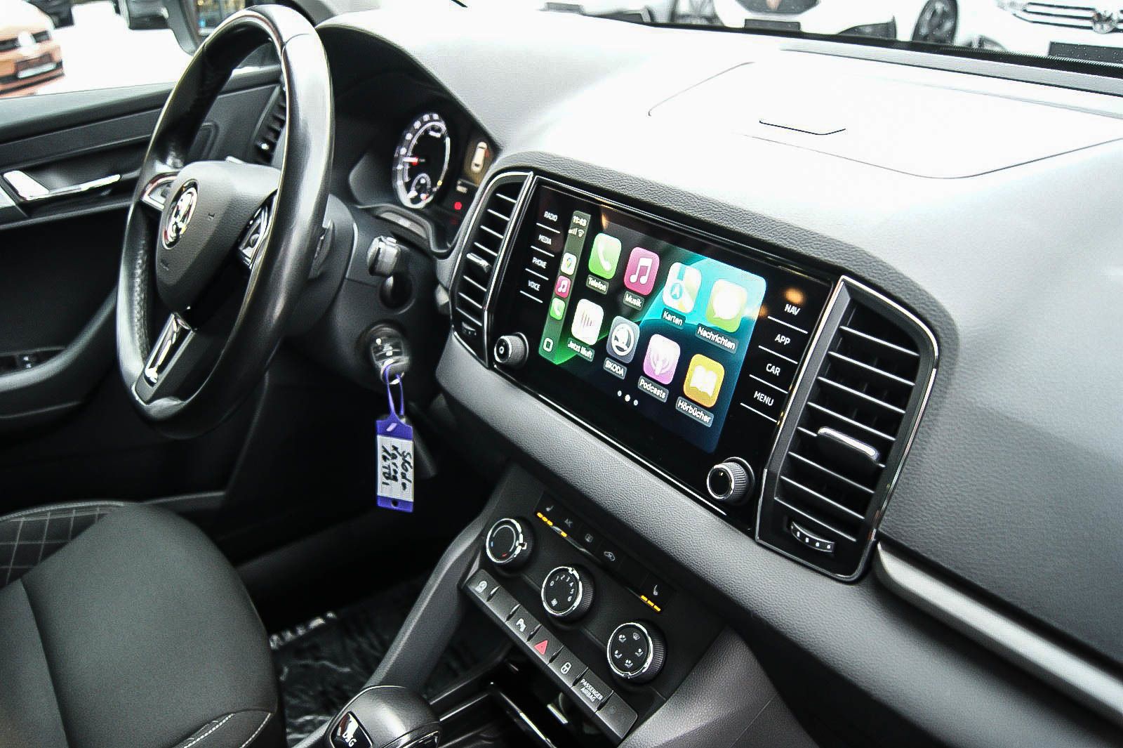 Fahrzeugabbildung SKODA Karoq 16TDI DSG Ambition ANHÄNGERKUPPLUNG 1.HAND