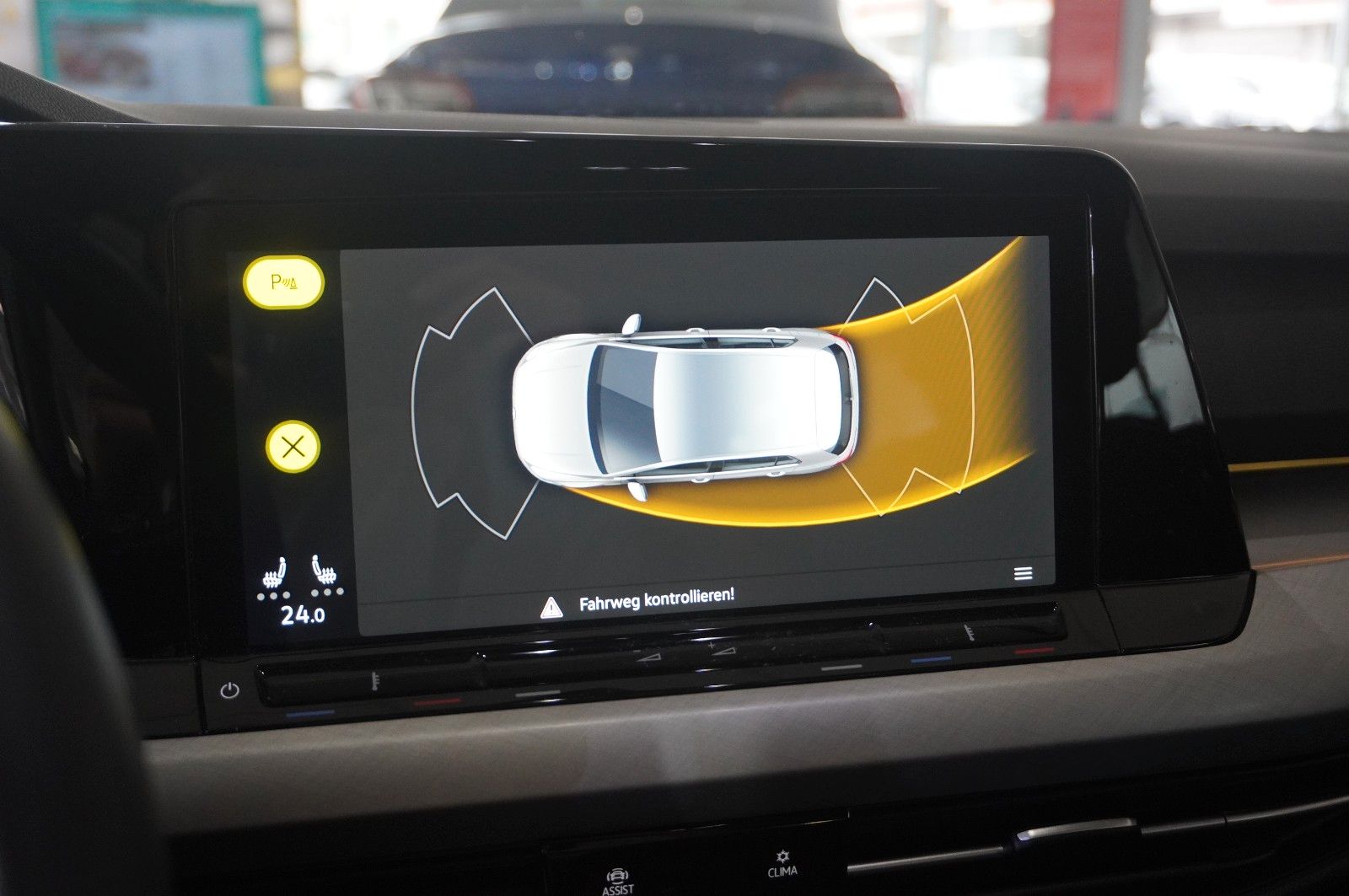 Fahrzeugabbildung Volkswagen Golf VIII Lim. 1.0 E-TSI DSG LIFE NAVI/LED/DAB+