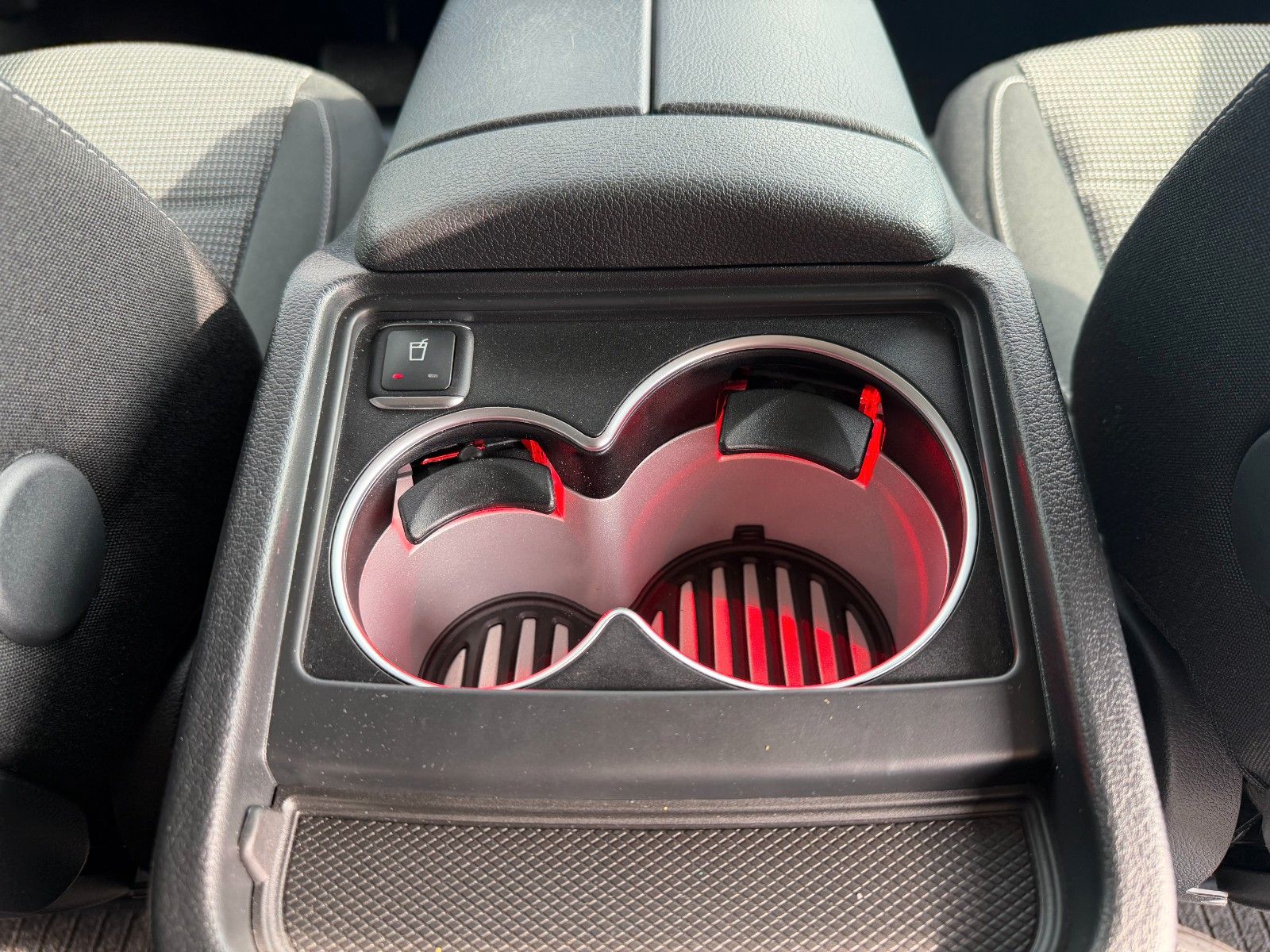Fahrzeugabbildung Mercedes-Benz V 250 d EDITION Kompakt Kamera MBUX Kühlschrank