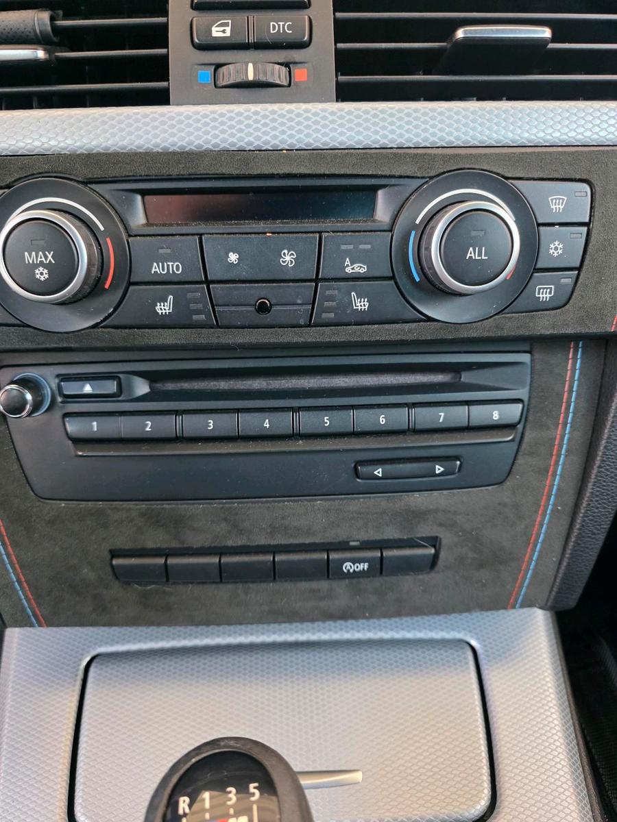BMW 320 2010 — photo 15