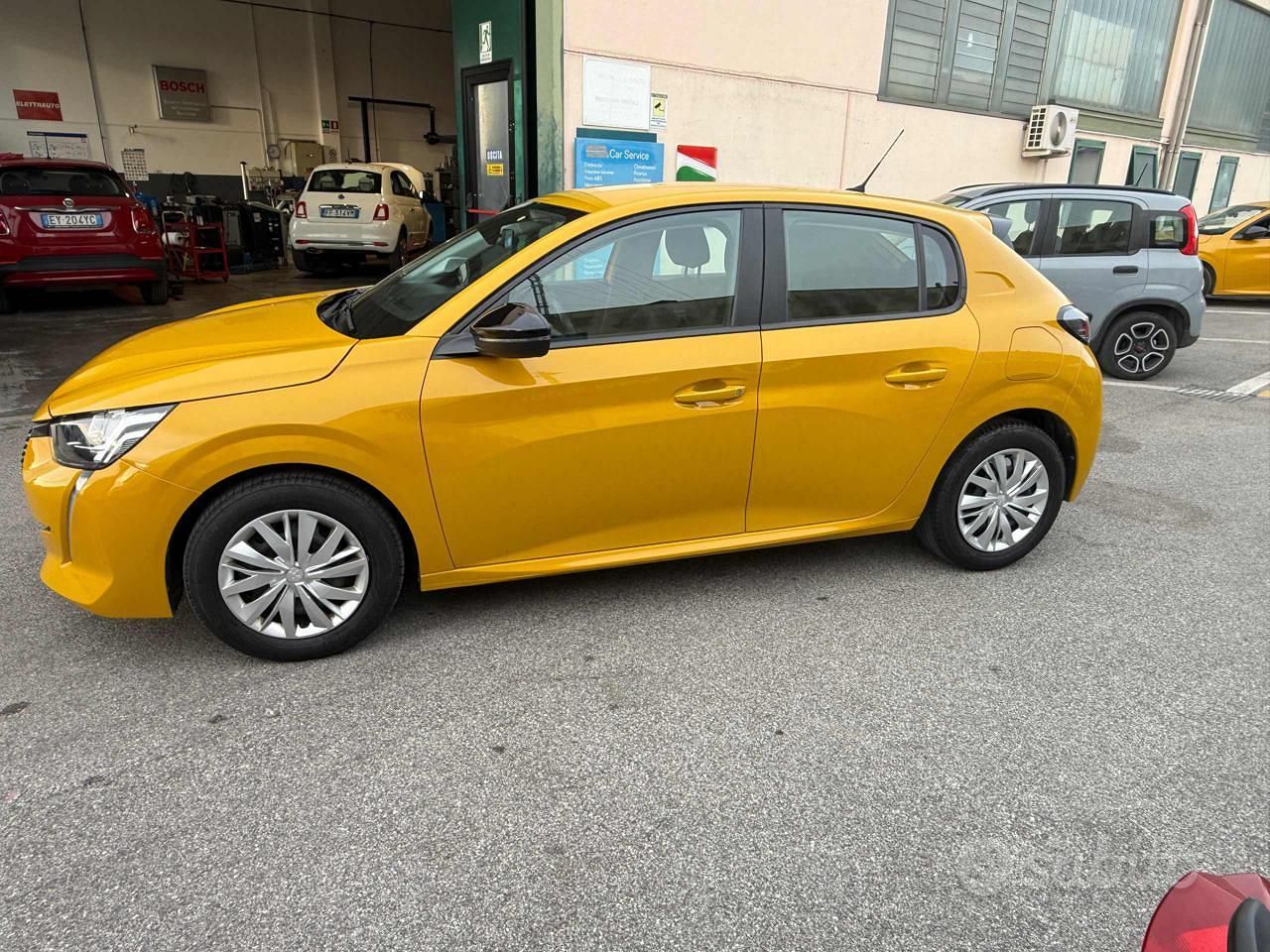 PEUGEOT 208