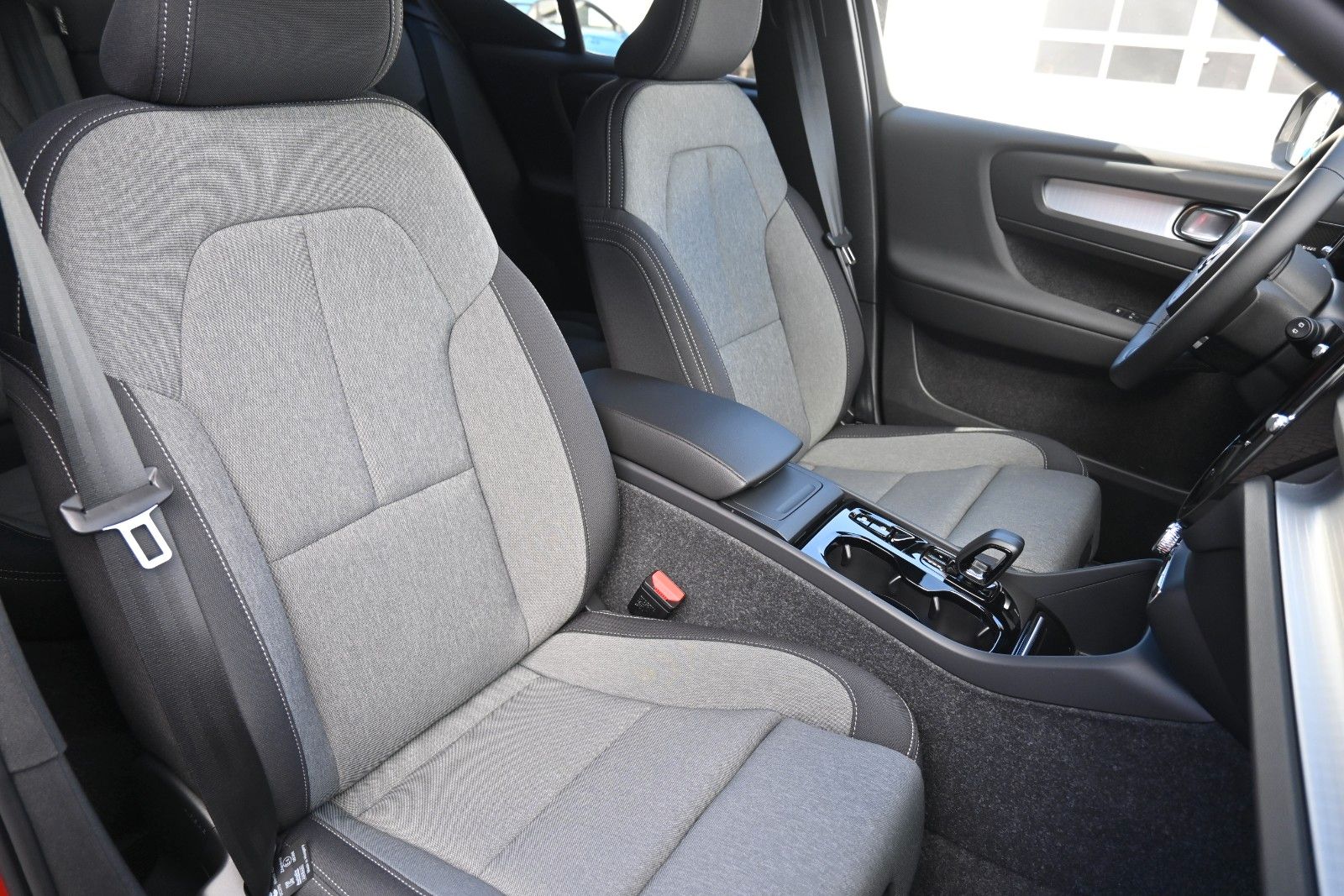 Fahrzeugabbildung Volvo XC40 B3 DKG Plus Dark*Pixel*FSHZG*360°*ACC*AHK