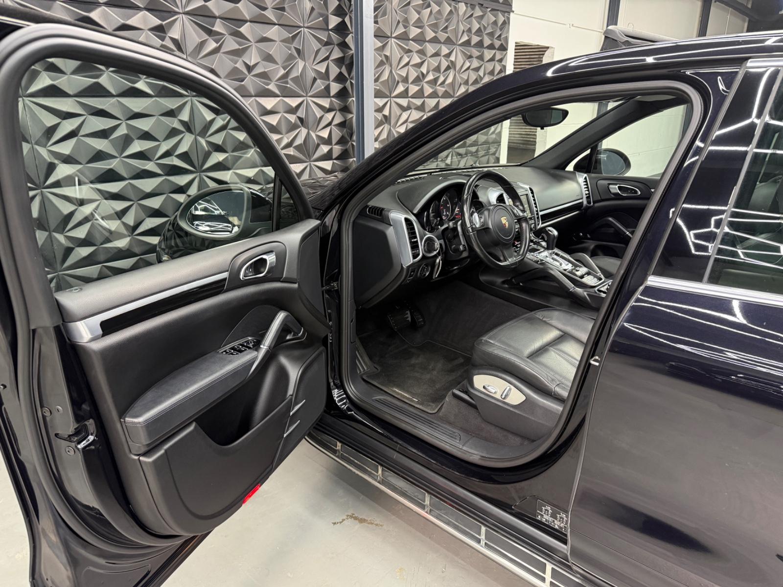 PORSCHE CAYENNE DIESEL 3.0 V6 245ch 4X4 - PNEUMATIQUE - TOIT PANORAMIQUE - CUIR - CAMÉRA DE RECUL - XÉNON