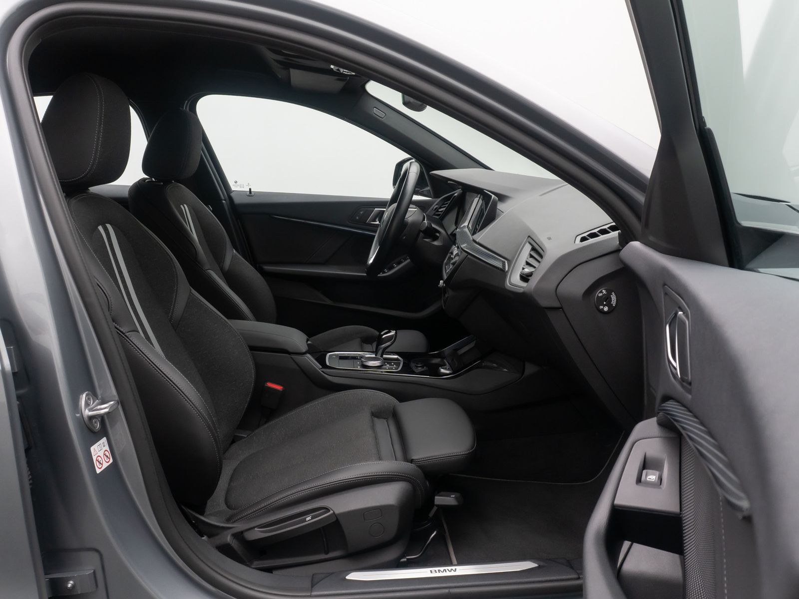 Fahrzeugabbildung BMW 120i Sport Line DAB Kamera AHK LED DriveAss WLAN