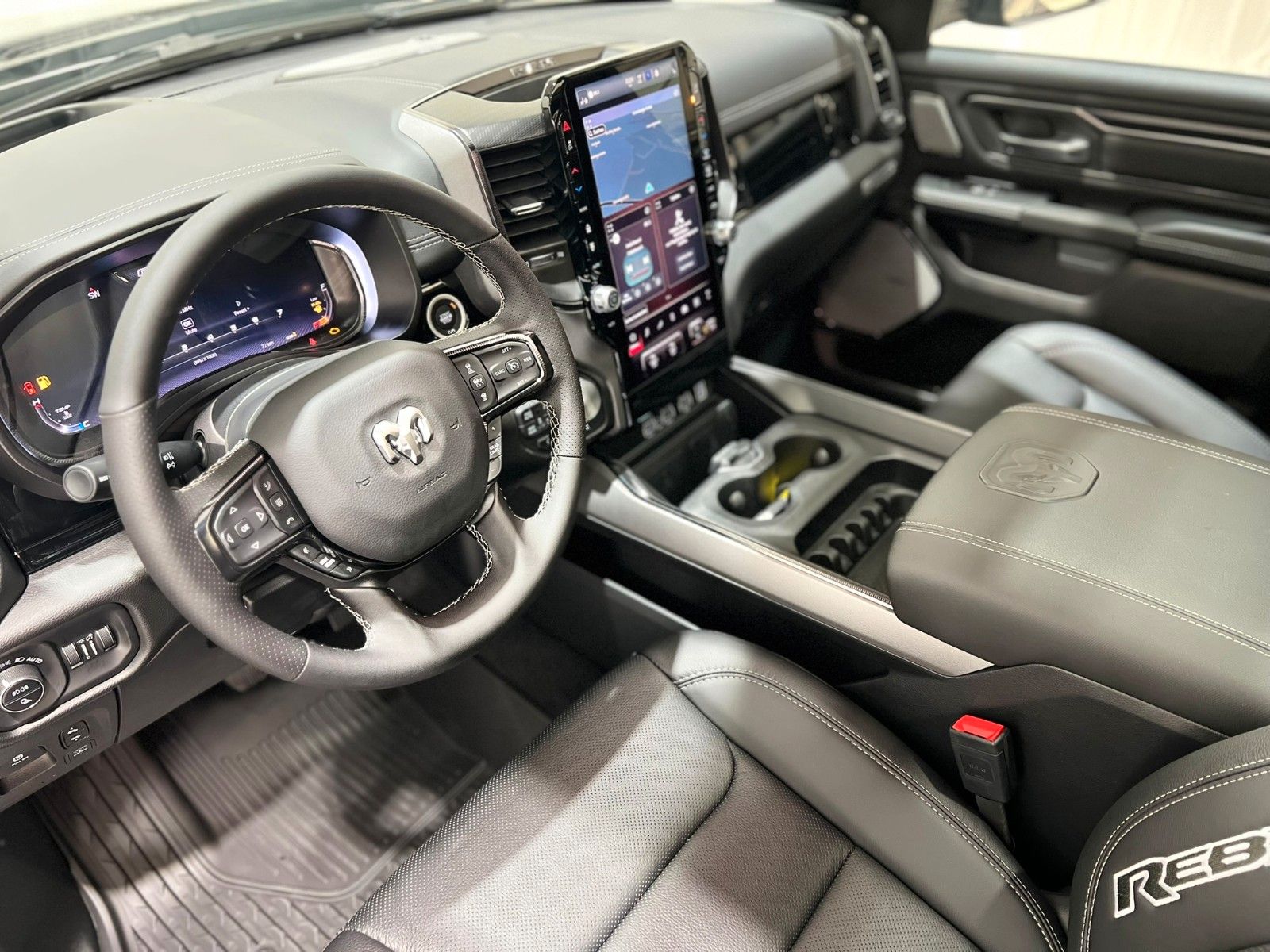 Fahrzeugabbildung Dodge RAM 1500 Rebel Night Premium*LUFT,HUD,PANO,360°*