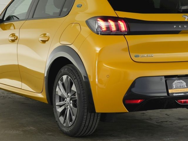 e-208 ALLURE PACK 50kWH+RÜCKFAHRKAMERA+SITZHEIZU