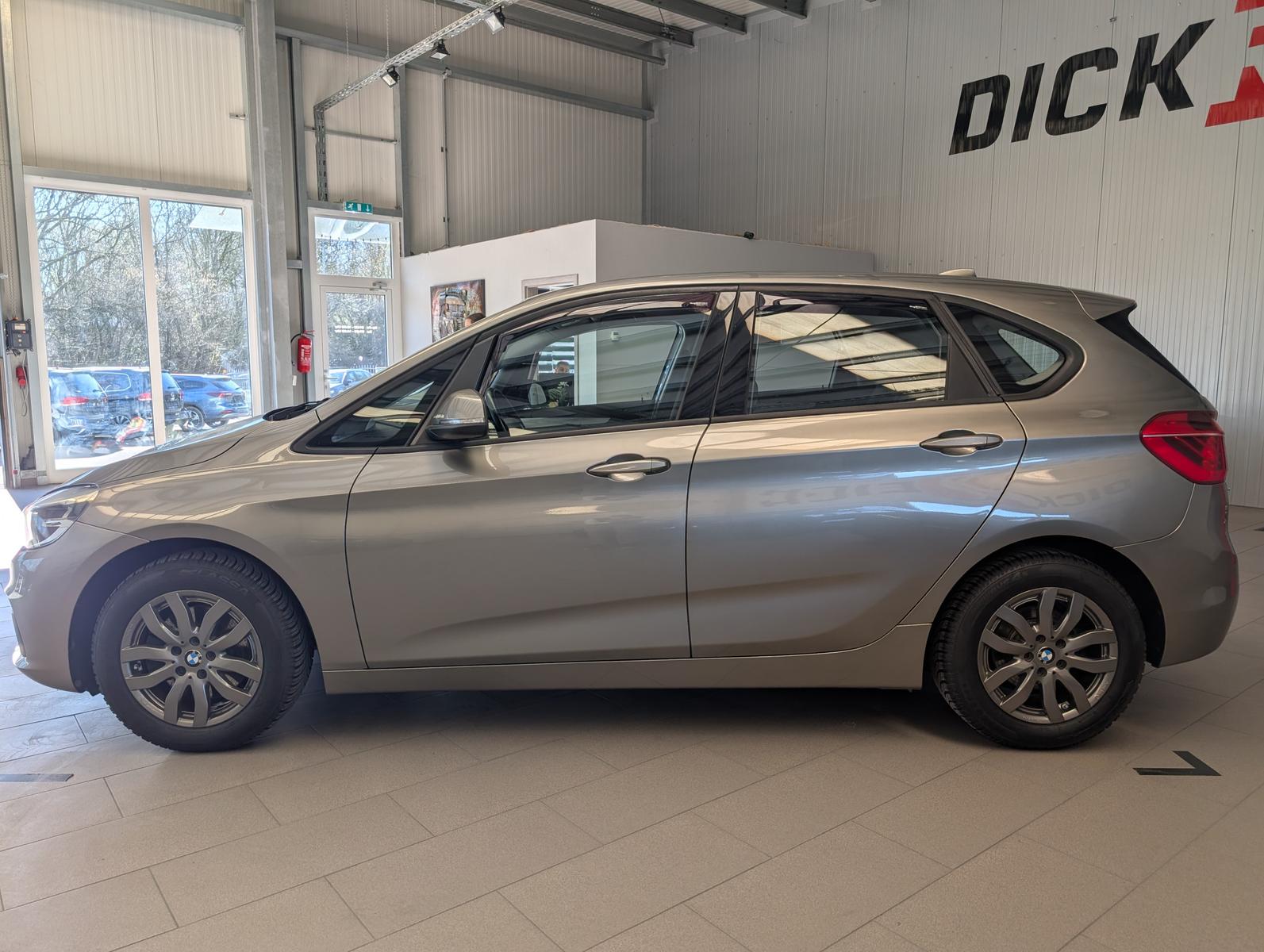 BMW 220 Active Tourer i Advantage Navi Cam Pano AHK