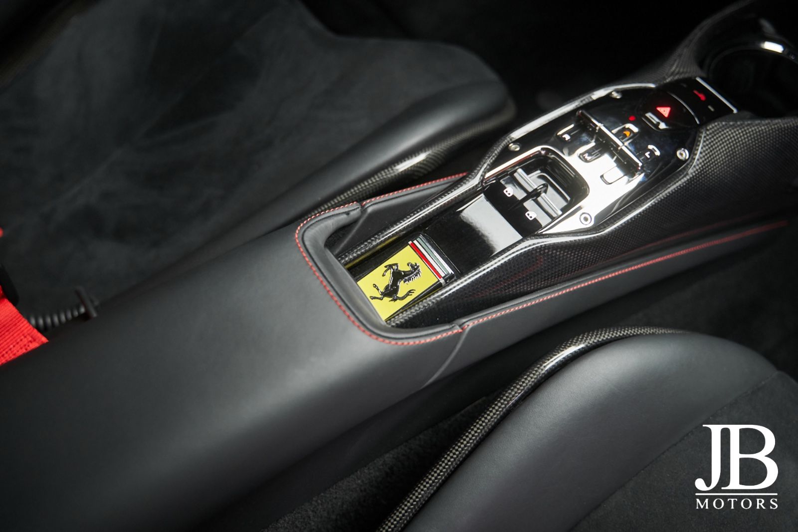 Fahrzeugabbildung Ferrari SF90 Stradale Full Carbon Lift Racing Seats JBL