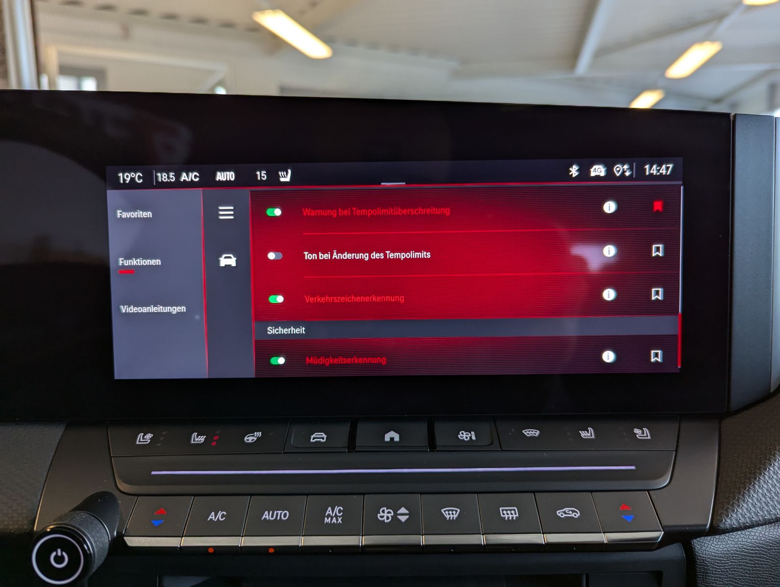 OPEL Astra 1.2 Ultimate Leder-Nappa Sitzlüft AHK Pano - Image 29