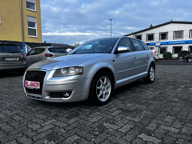 Audi A3 Sportback 1.6 FSI Attraction KAMERA/SHZG/PDC