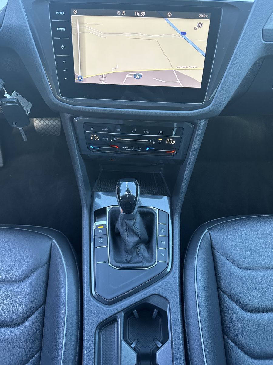 Fahrzeugabbildung Volkswagen Tiguan 2.0 TDI DSG Life NAV+LED+AHK+VCOCK+KAMERA
