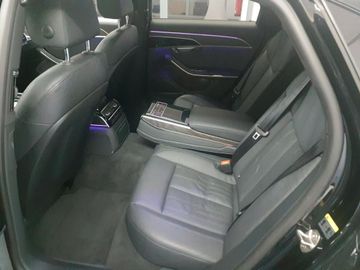 Audi A8 - 7