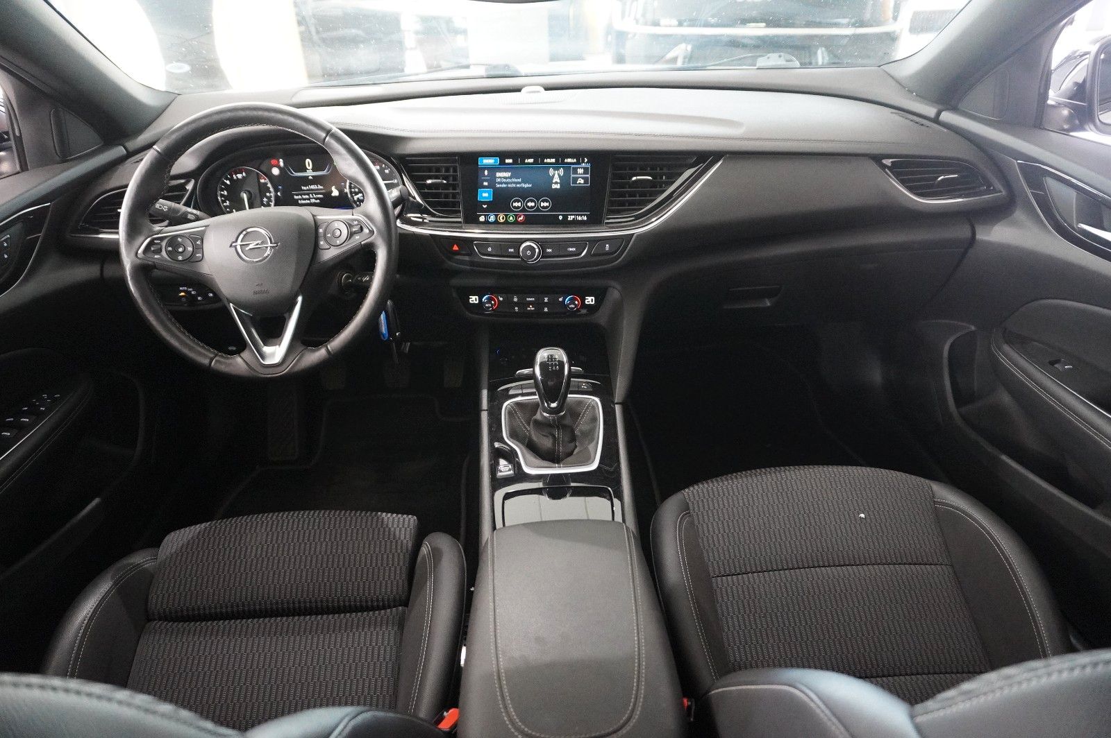 Fahrzeugabbildung Opel Insignia B ST 1.5D ELEGANCE NAVI/LED/KAMERA/DAB+