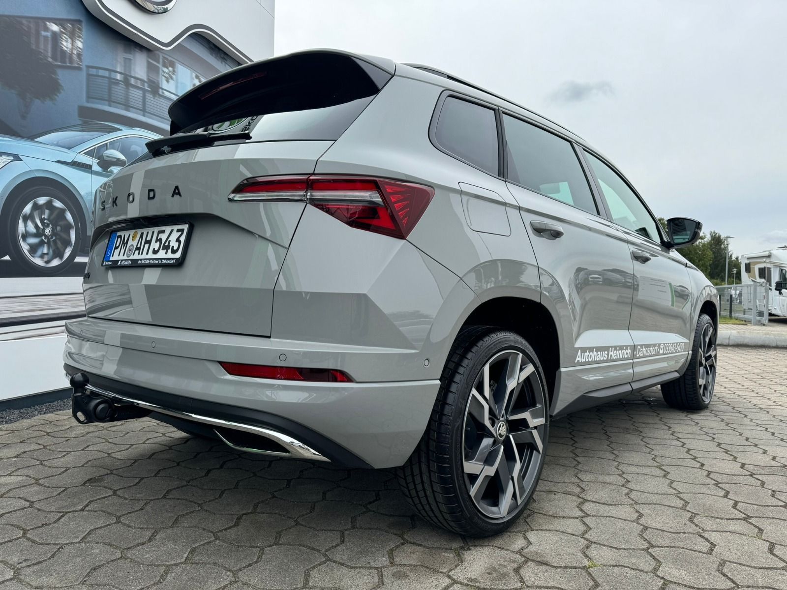 Fahrzeugabbildung SKODA Karoq Sportline 1.5TSI DSG*360°Cam*AHK*StHz*19Zo