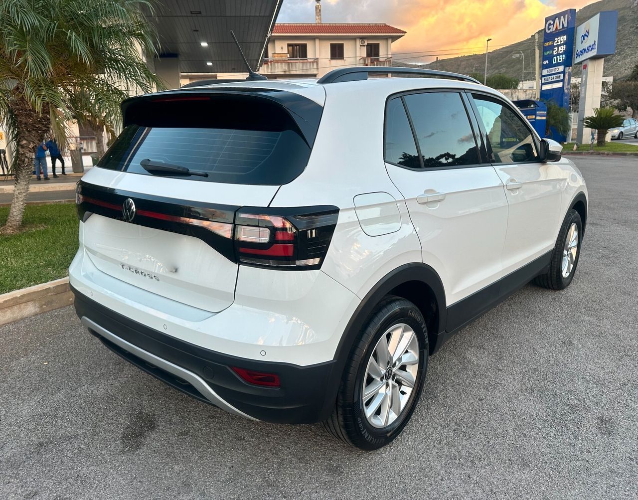 Volkswagen T-Cross 1.0 TSI 110 CV Style imagem 3