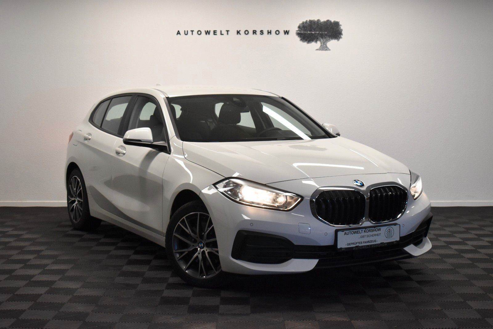 BMW 118 i Limousine Advantage *SHZ*PDC*DAB*CARPLAY