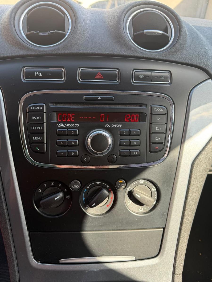 Ford Mondeo 2011 — photo 7